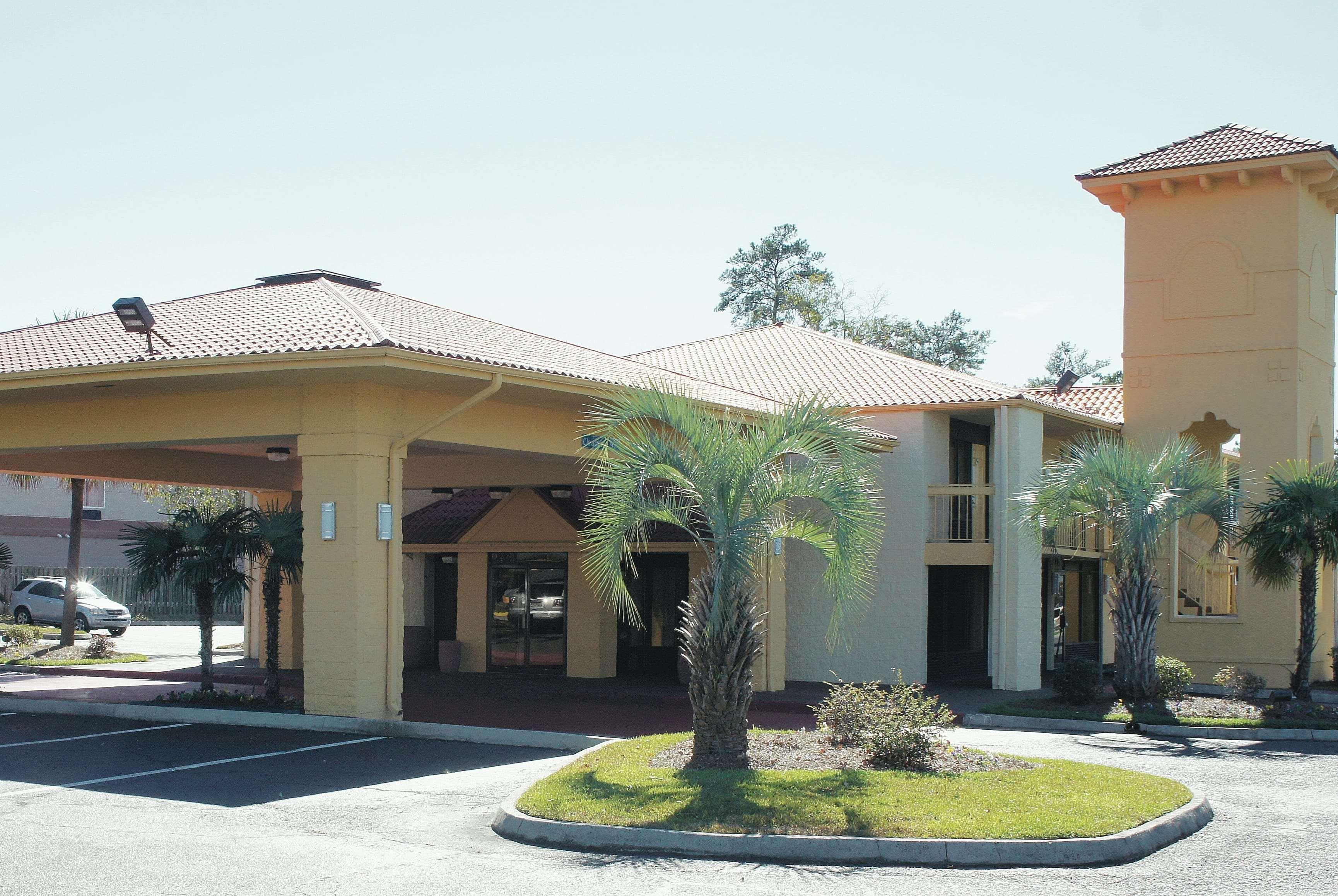 Super 8 By Wyndham Lodge Savannah