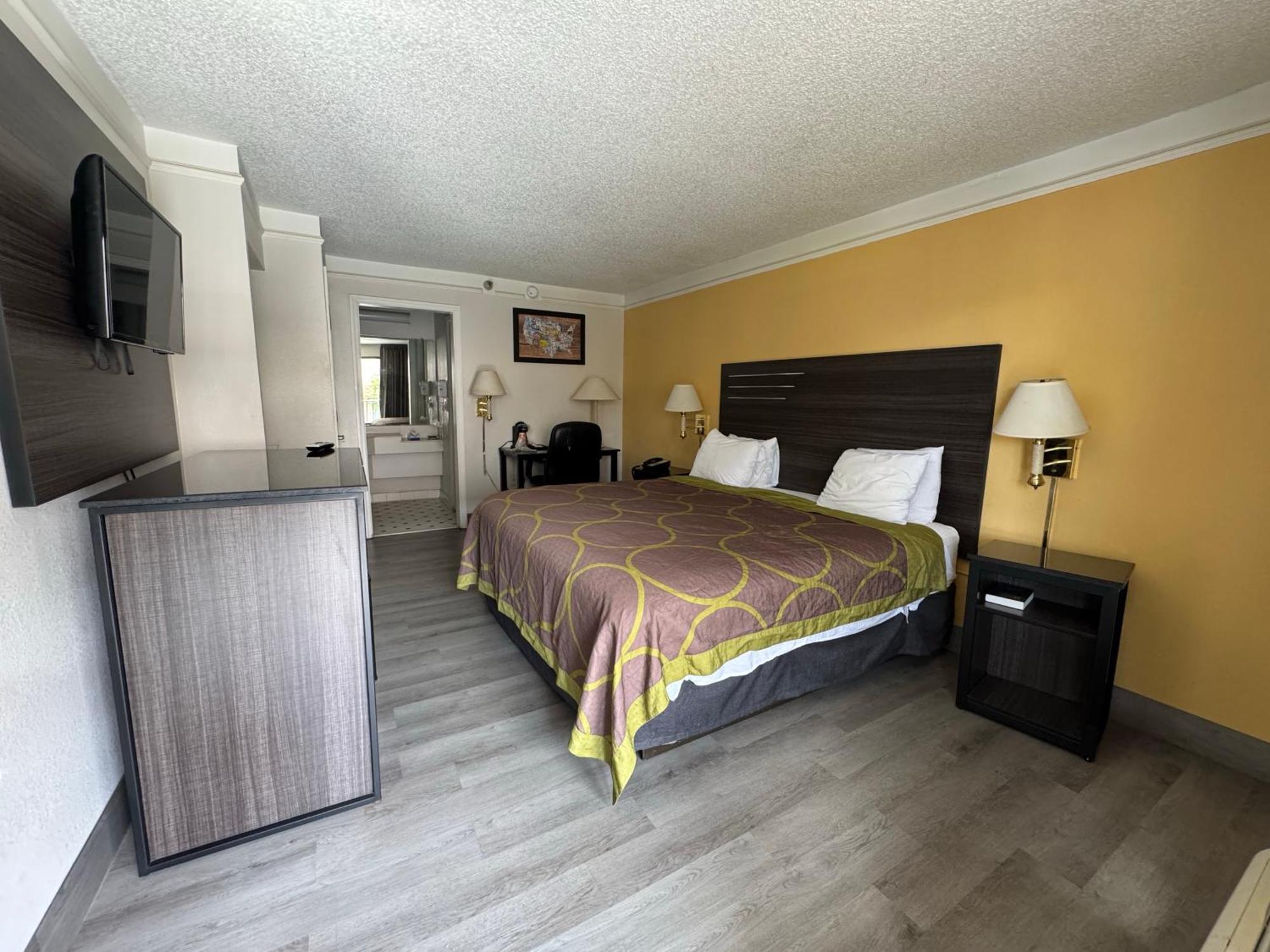 Super 8 By Wyndham Lodge *