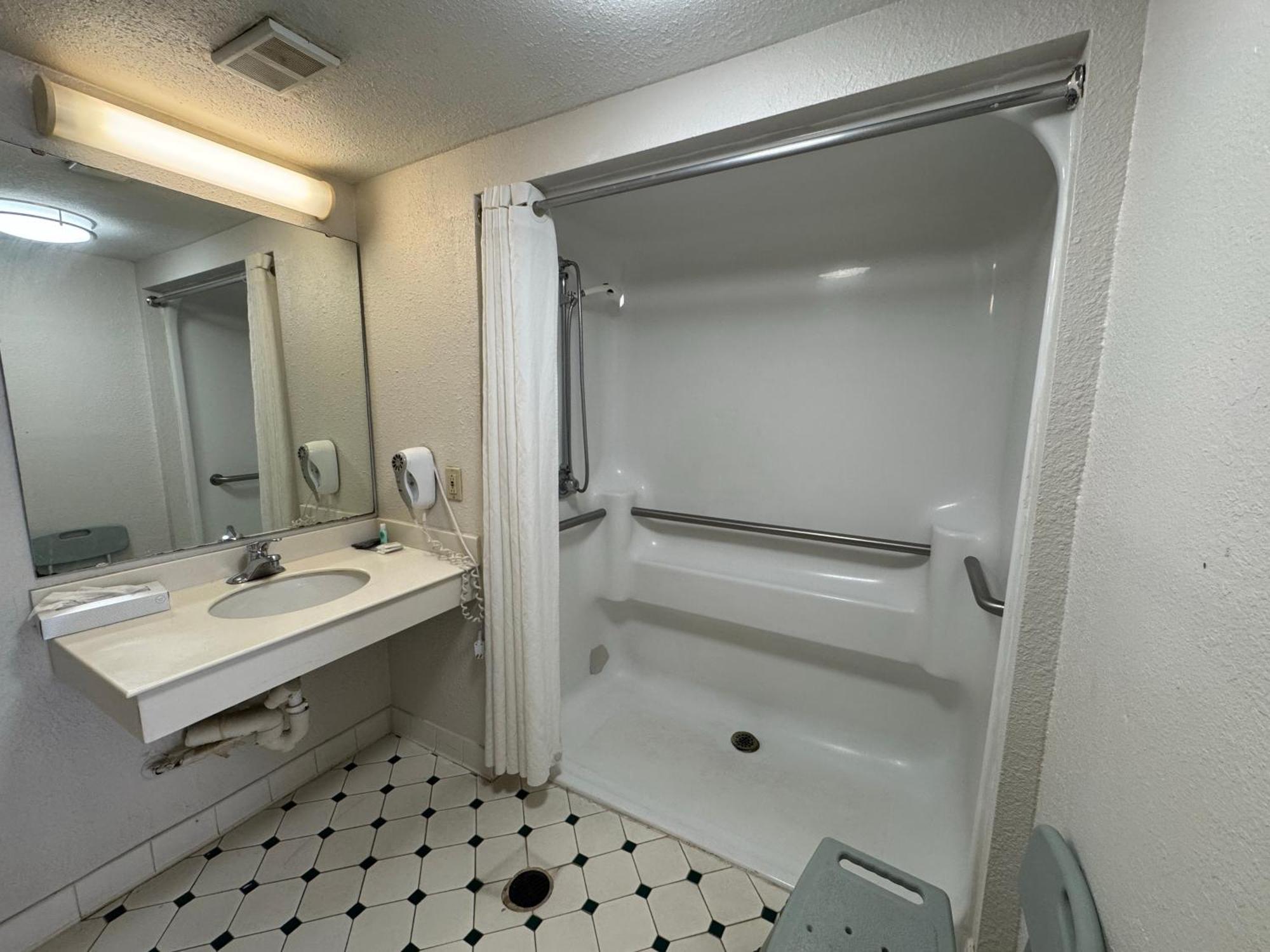Lodge Super 8 By Wyndham Savannah